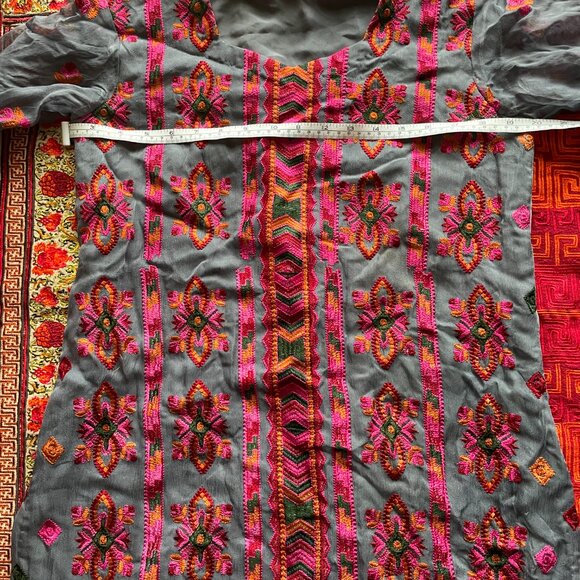 3 piece salwar kameez set in gray with vibrant embroidery - Picture 8 of 16